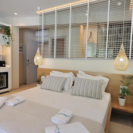 Salty Wave Hotel *