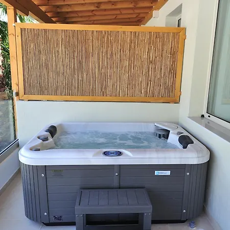 מלון Salty Wave *