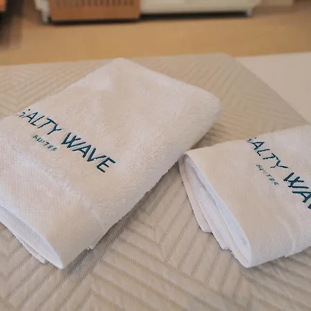 Salty Wave Otel