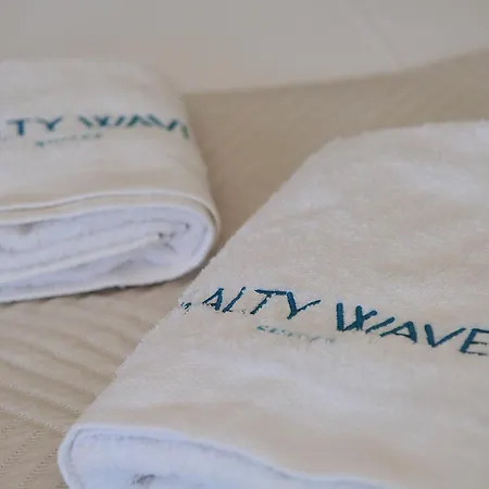 Salty Wave Otel İskados