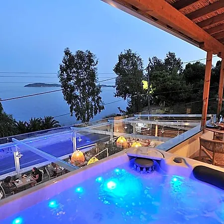 Salty Wave Skiathos stad